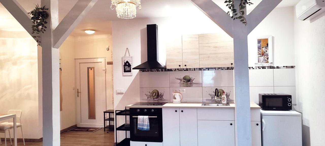 Apartman - Cafe Princ Pod Hradem Wifi, Klima Šternberk Exteriör bild