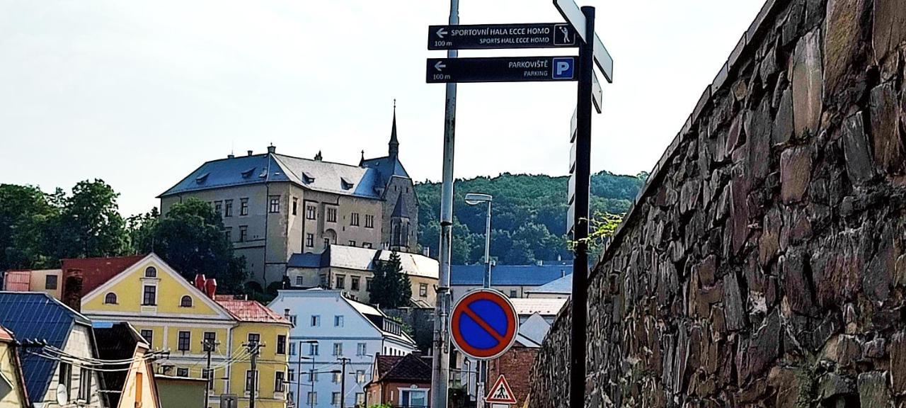 Apartman - Cafe Princ Pod Hradem Wifi, Klima Šternberk Exteriör bild