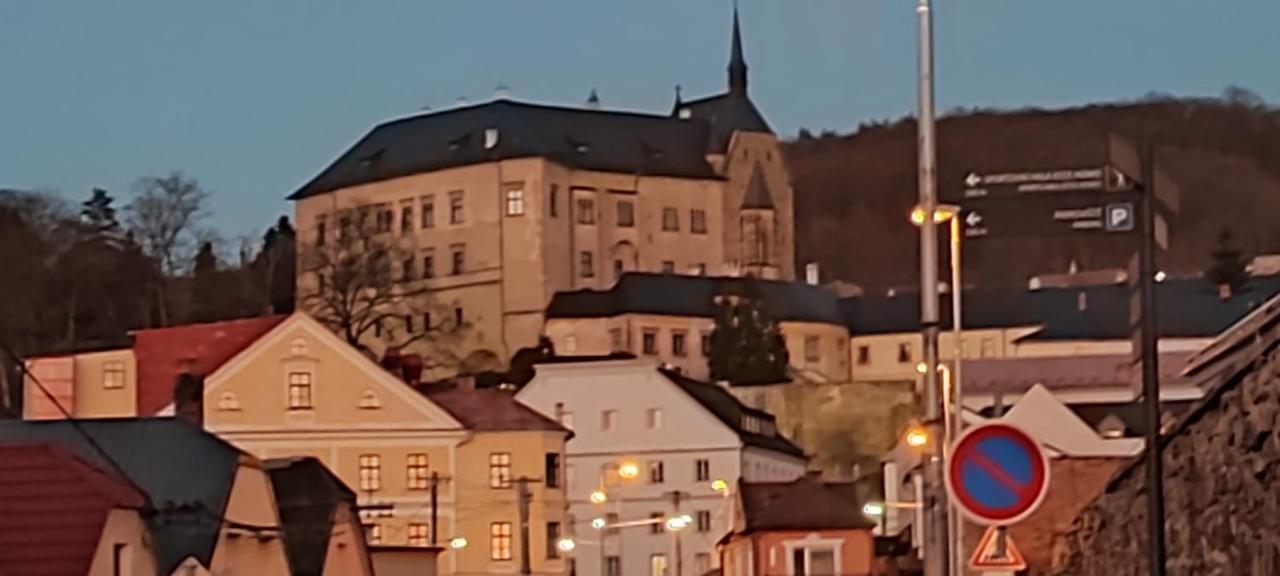 Apartman - Cafe Princ Pod Hradem Wifi, Klima Šternberk Exteriör bild