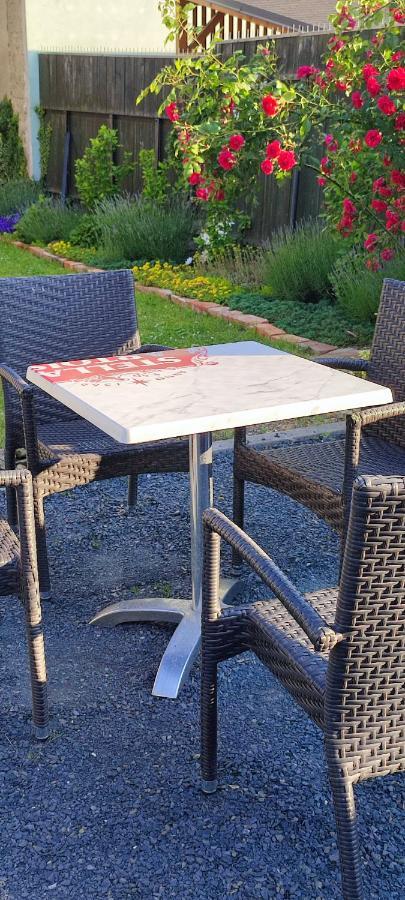 Apartman - Cafe Princ Pod Hradem Wifi, Klima Šternberk Exteriör bild